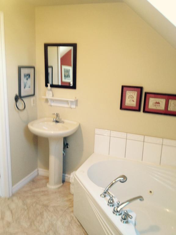 Mackenzie House B&B By Elevate Rooms Port Hawkesbury Exteriör bild